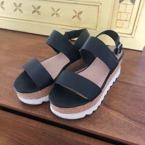 Platform black Steve Madden sandals